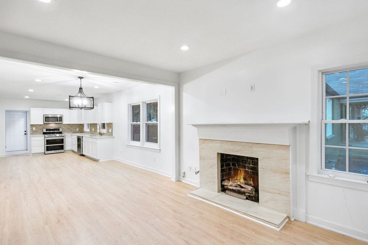 1967 Browns Mill Rd Se - Photo 4 of 33