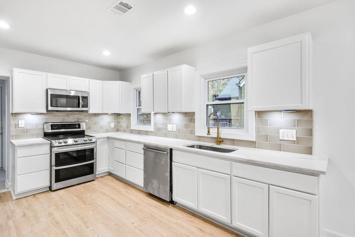 1967 Browns Mill Rd Se - Photo 5 of 33