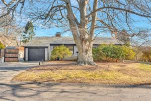 featured image of 1 Collins Ter