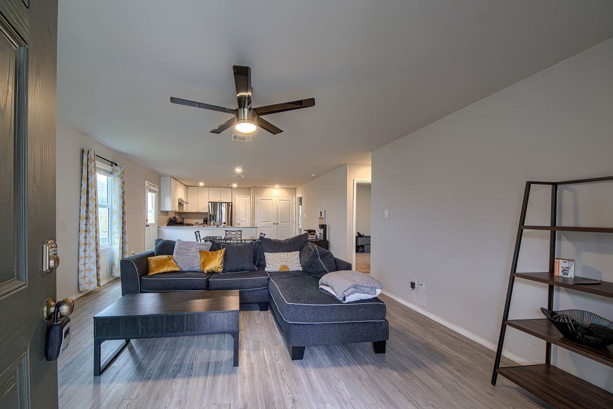 14014 Homestead Way - Photo 3 of 27