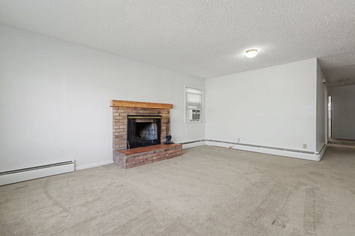 2215 N Wahsatch Ave - Photo 4 of 30