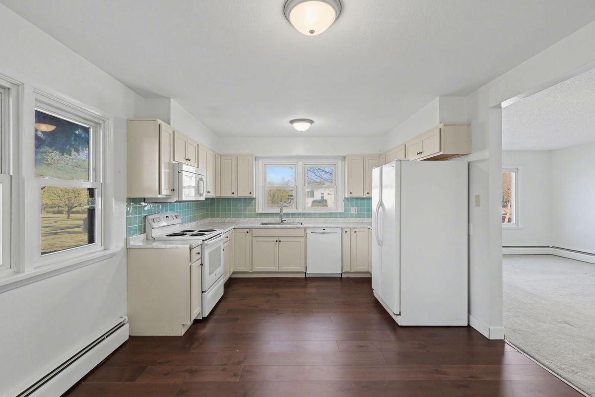 2215 N Wahsatch Ave - Photo 7 of 30