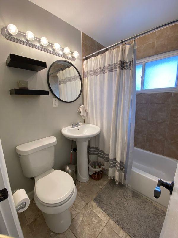 905 Moline St - Photo 2 of 4