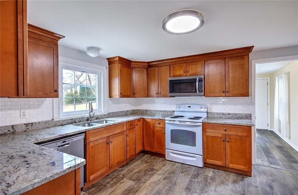 12 Whalen Dr - Photo 6 of 32