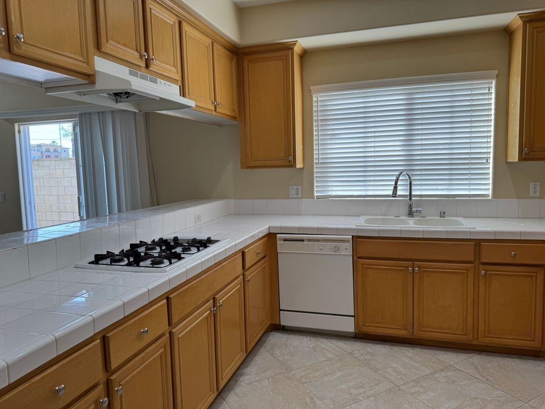 8970 Deira Ln - Photo 3 of 28