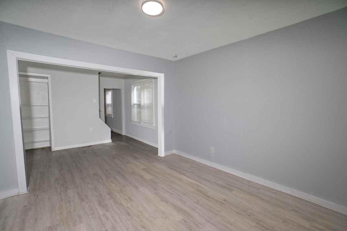 6074 Tarnow St - Photo 5 of 20