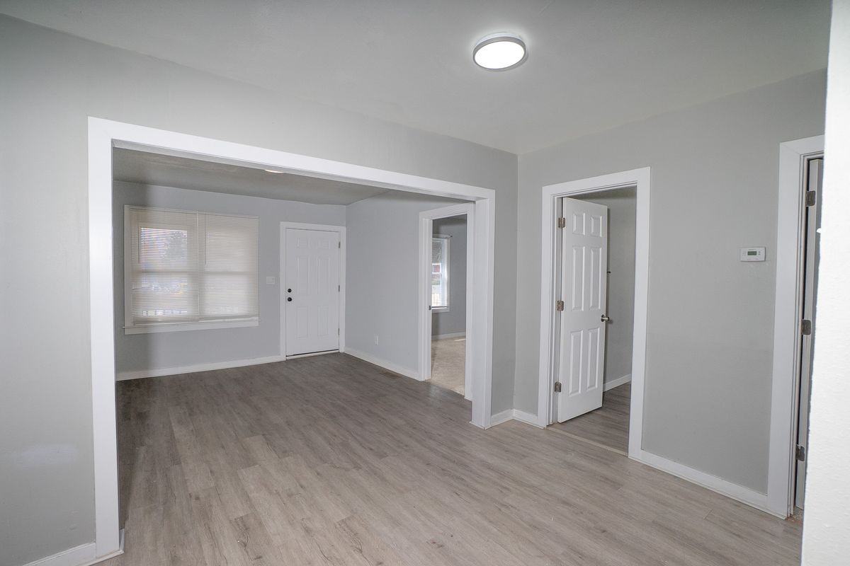 6074 Tarnow St - Photo 6 of 20