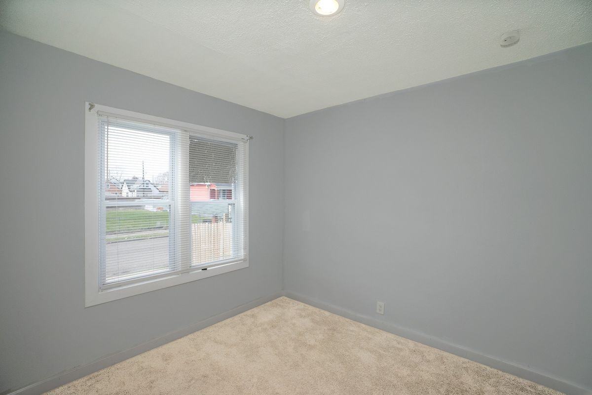 6074 Tarnow St - Photo 7 of 20