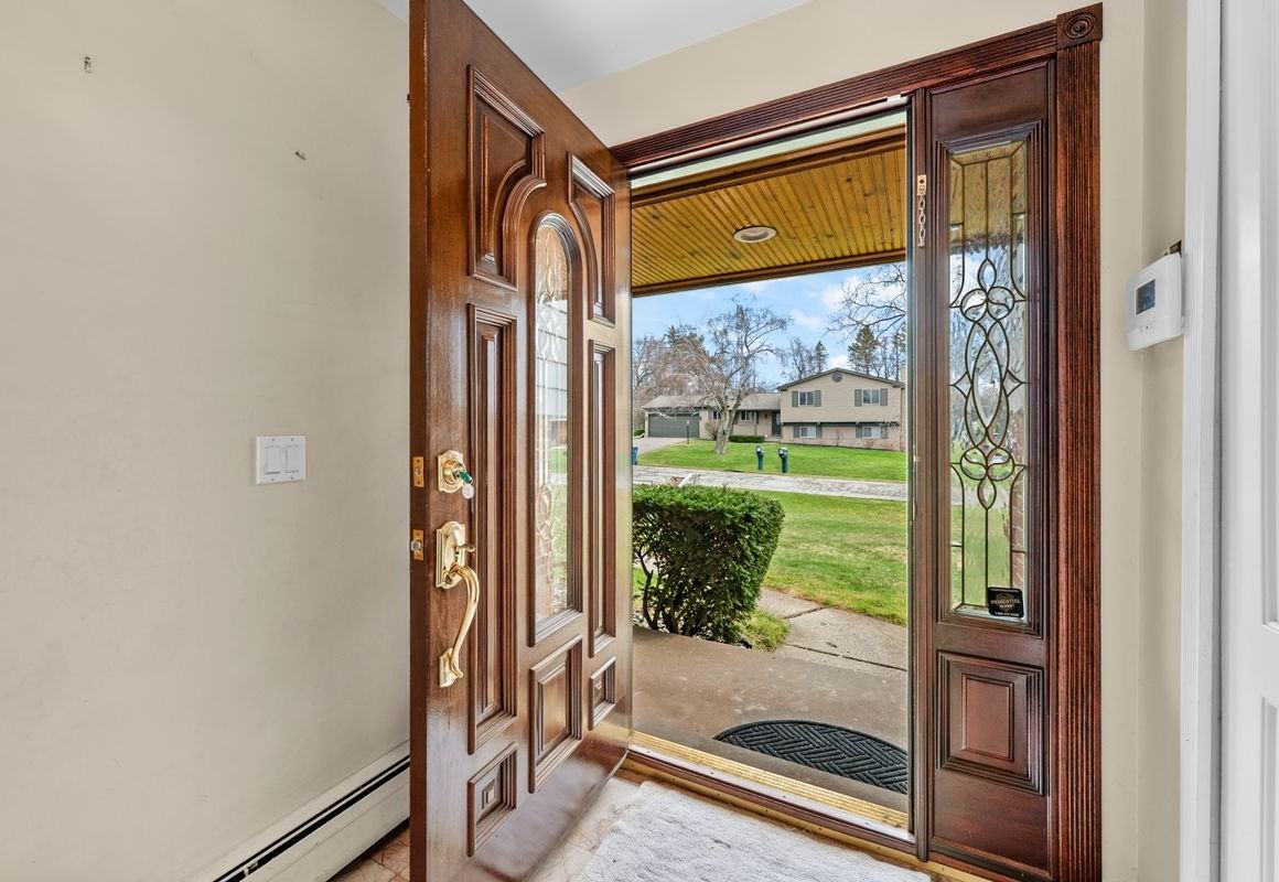 2616 Douglas Dr - Photo 3 of 34