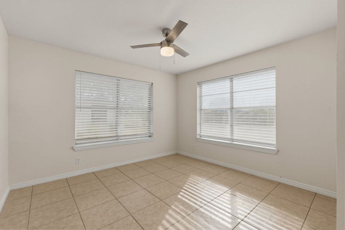 711 Cisneros St - Photo 2 of 20