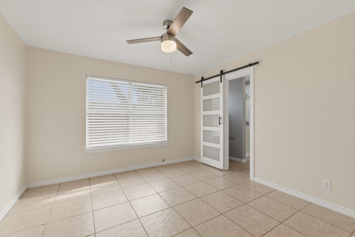 711 Cisneros St - Photo 3 of 20