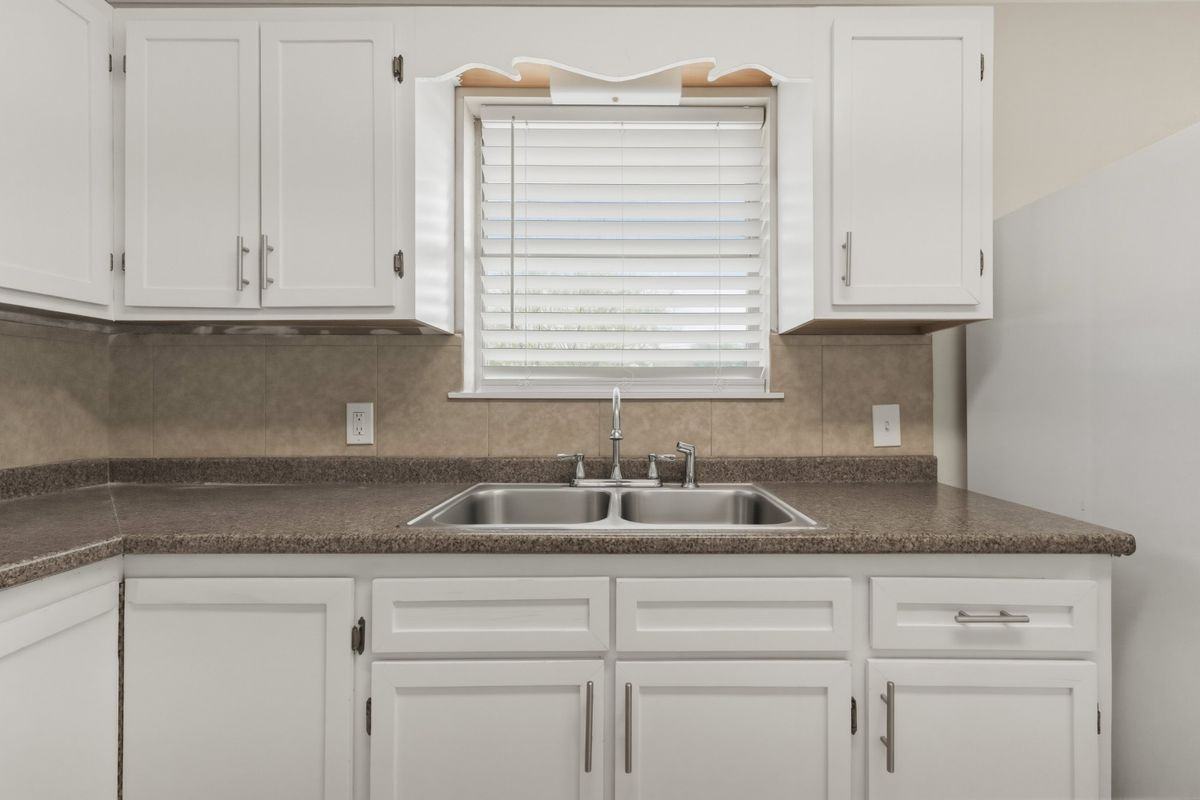 711 Cisneros St - Photo 4 of 20