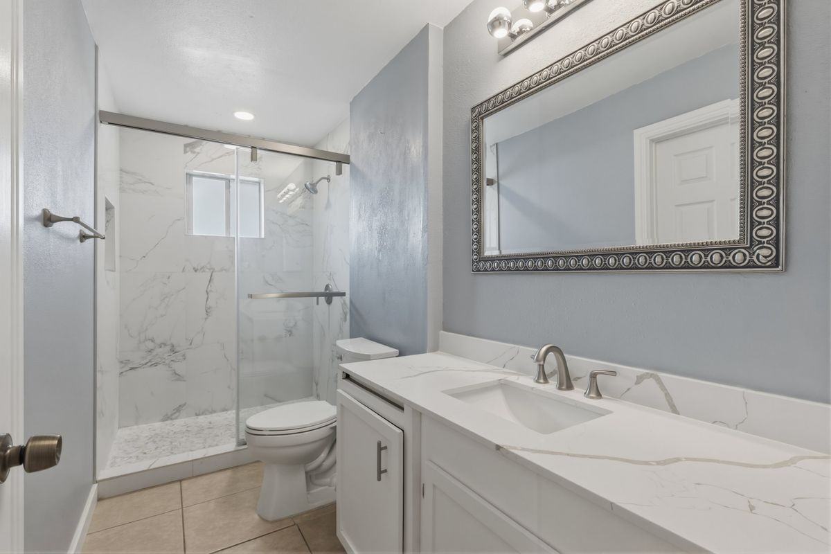 711 Cisneros St - Photo 5 of 20