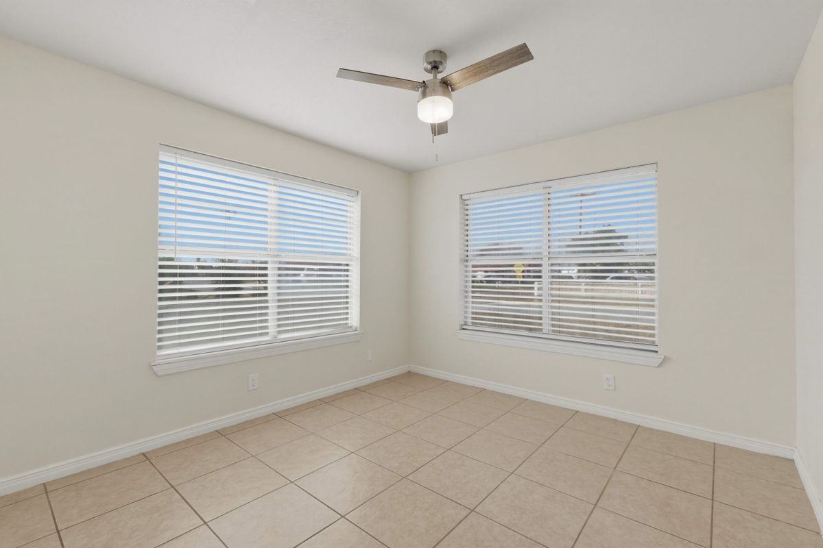 711 Cisneros St - Photo 6 of 20