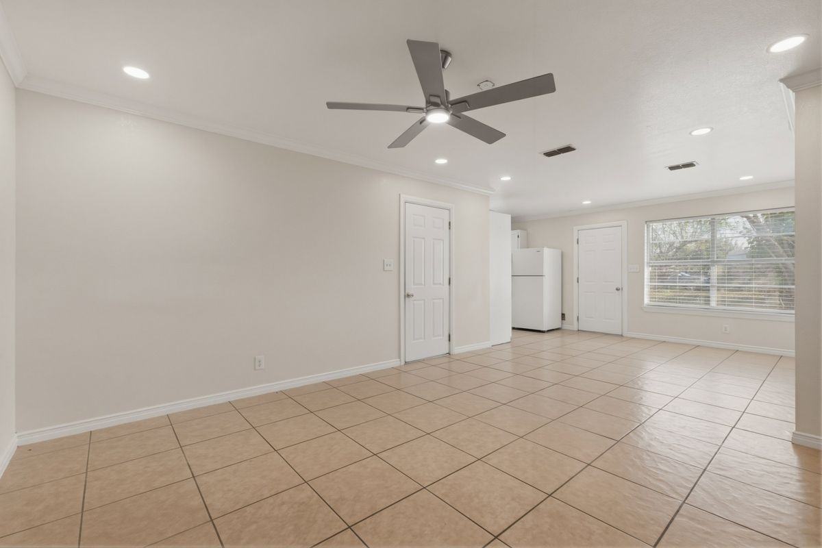 711 Cisneros St - Photo 7 of 20