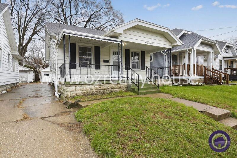 2032 Barrows St - Photo 2 of 19