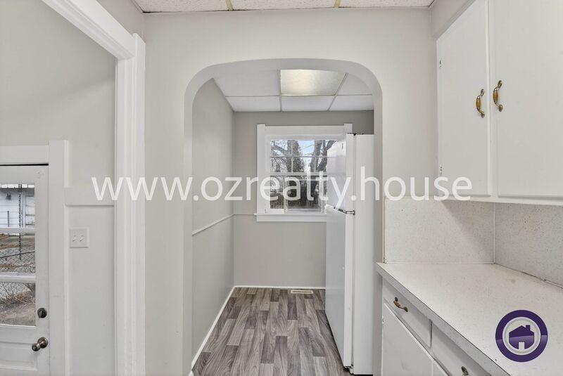 2032 Barrows St - Photo 6 of 19