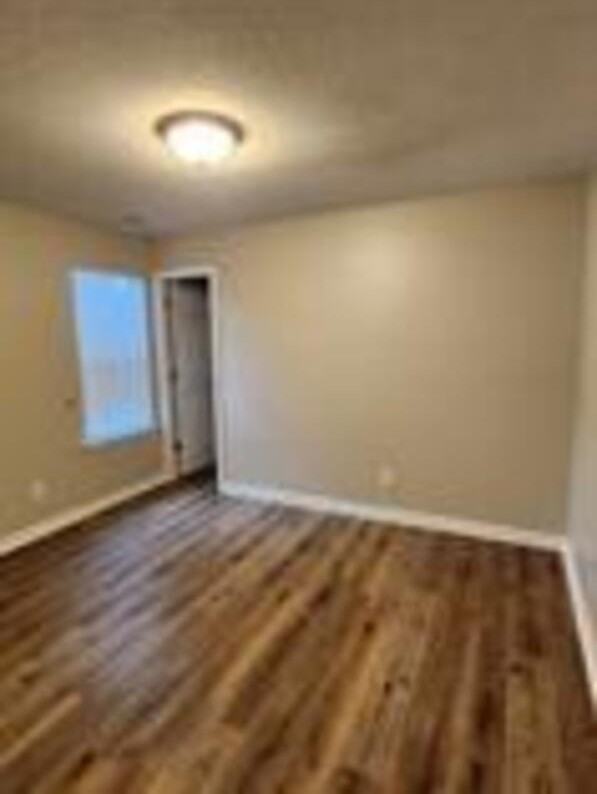 404 Dunmurry Pl - Photo 5 of 11