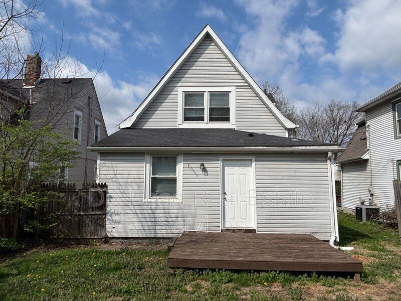 209 N Grimes St - Photo 4 of 28