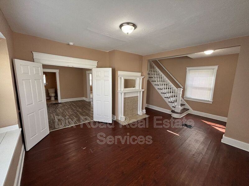 209 N Grimes St - Photo 6 of 28