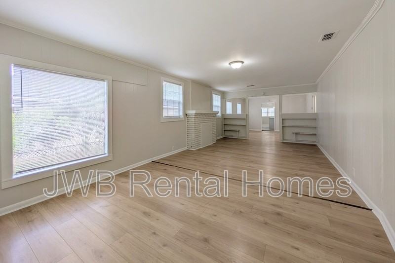 1211 E 13th St - Photo 5 of 17