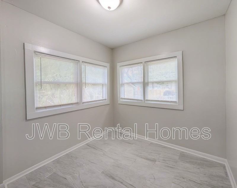 1211 E 13th St - Photo 7 of 17