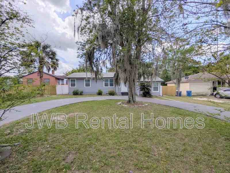 646 Stanwick Rd - Photo 2 of 18