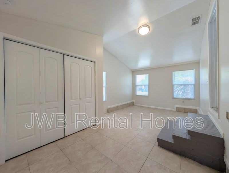 646 Stanwick Rd - Photo 6 of 18