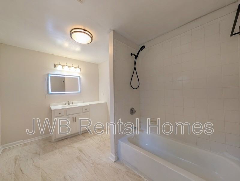 646 Stanwick Rd - Photo 7 of 18