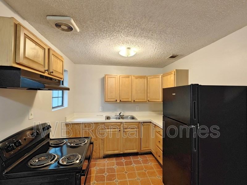 4737 Portsmouth Ave - Photo 3 of 14