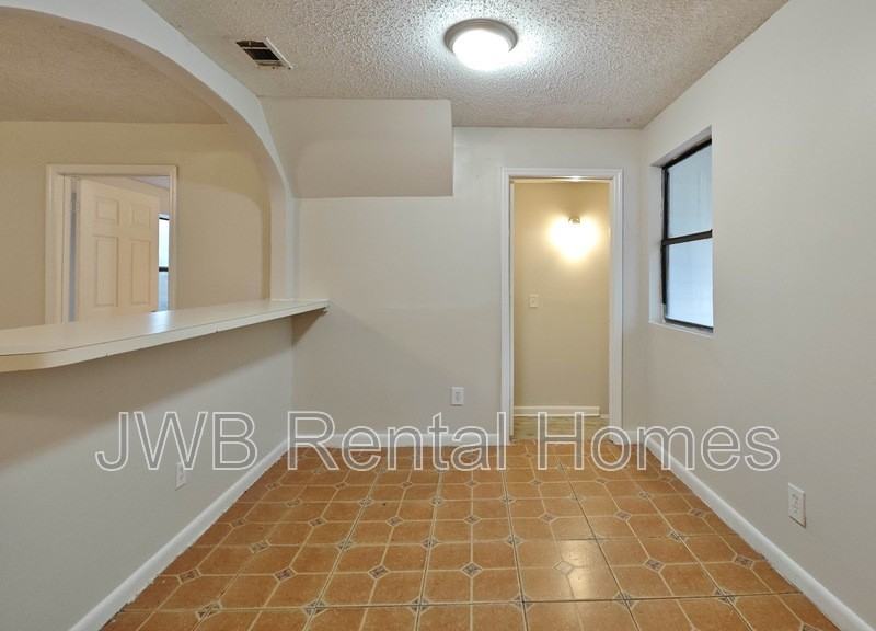 4737 Portsmouth Ave - Photo 5 of 14