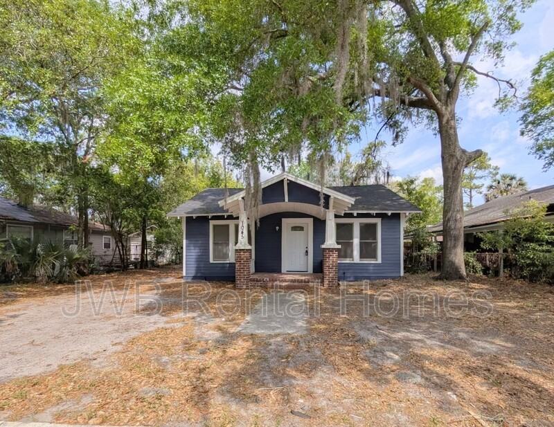 1045 Dorchester St - Photo 2 of 17