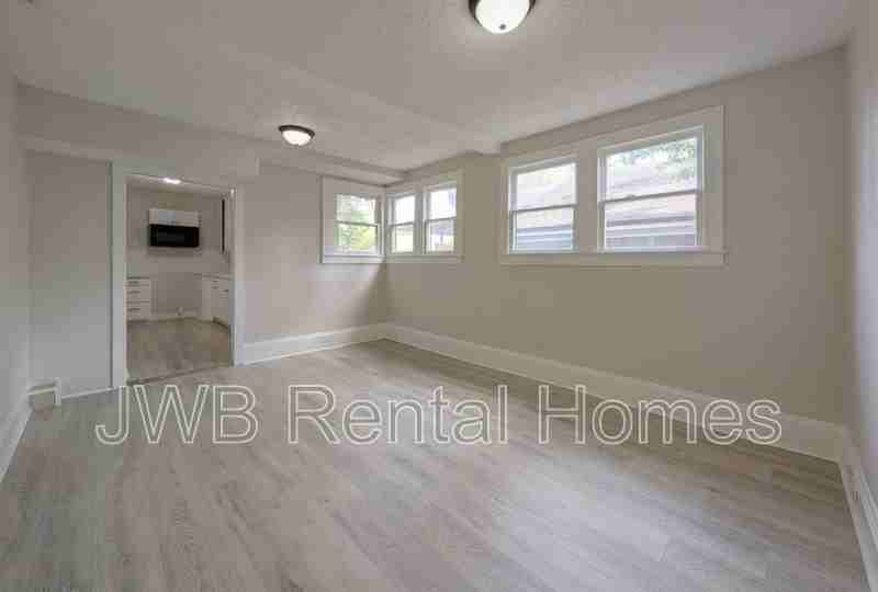 1045 Dorchester St - Photo 6 of 17