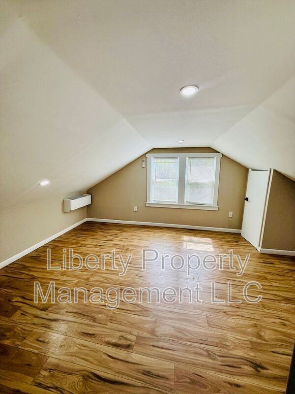 1628 Murchison Rd - Photo 3 of 17