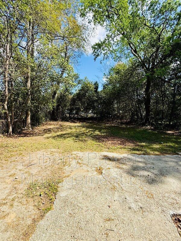 1628 Murchison Rd - Photo 6 of 17