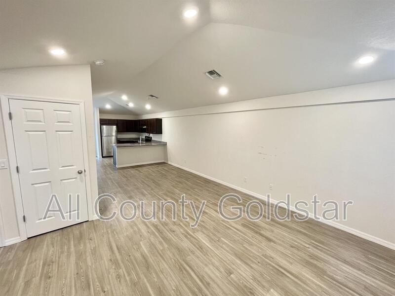 2084 Hilton St - Photo 2 of 9