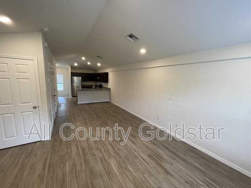 2084 Hilton St - Photo 3 of 9