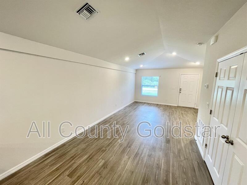 2084 Hilton St - Photo 4 of 9