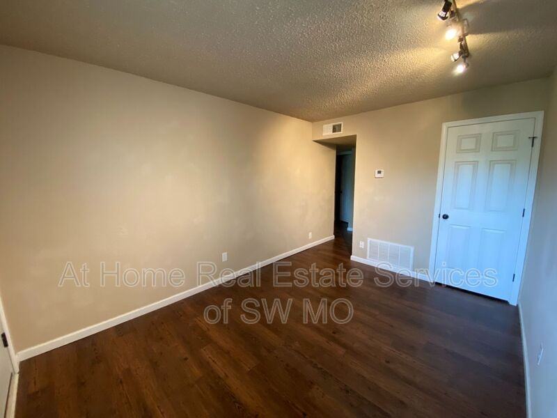 1400 S Campbell Ave #101 - Photo 4 of 9