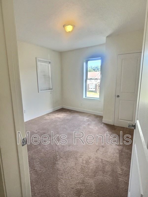 414 9th Ave W - Photo 3 of 4