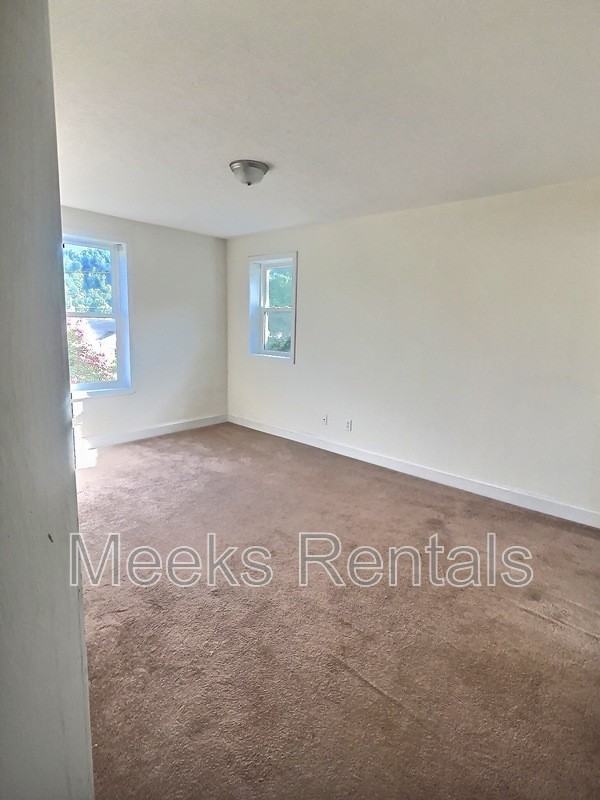 414 9th Ave W - Photo 4 of 4