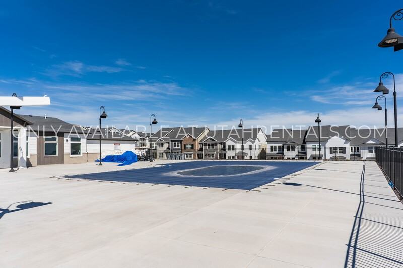 881 N Coulsen Dr #102 - Photo 2 of 27