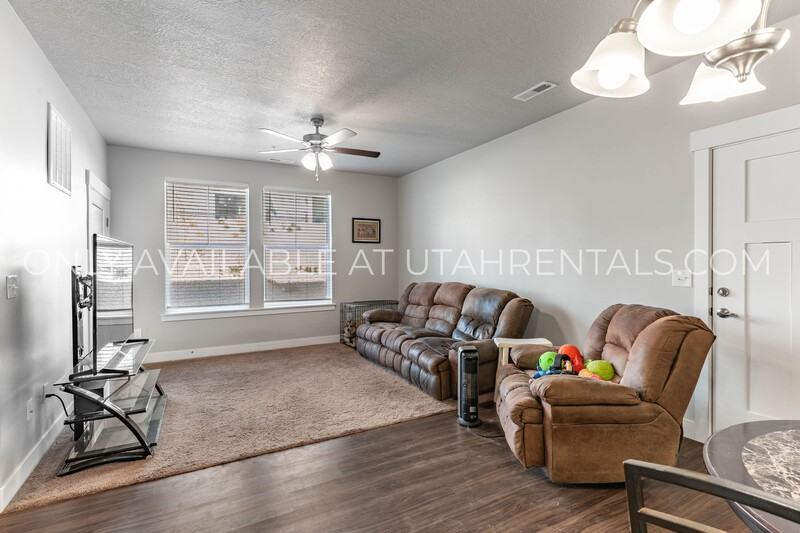 881 N Coulsen Dr #102 - Photo 3 of 27