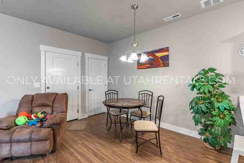 881 N Coulsen Dr #102 - Photo 4 of 27