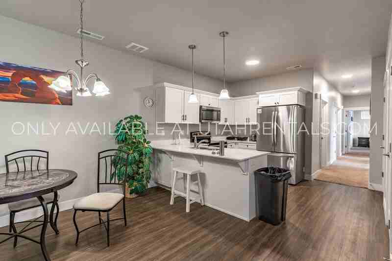 881 N Coulsen Dr #102 - Photo 6 of 27