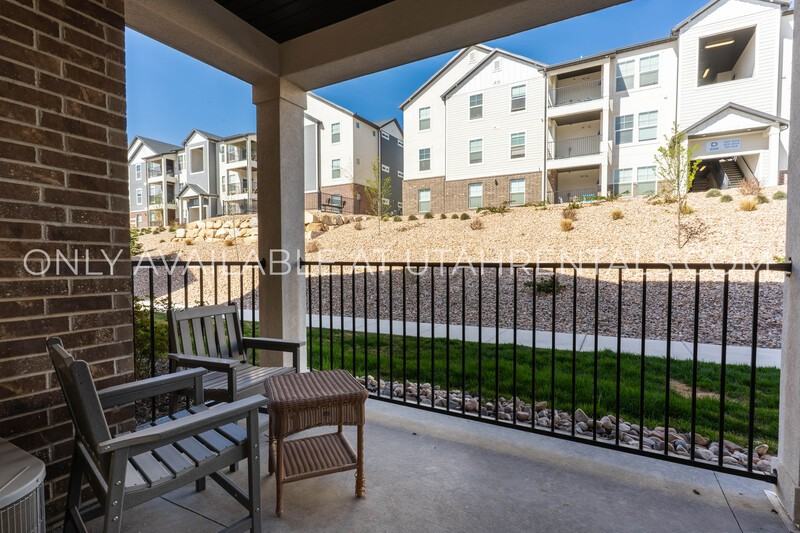 881 N Coulsen Dr #102 - Photo 7 of 27