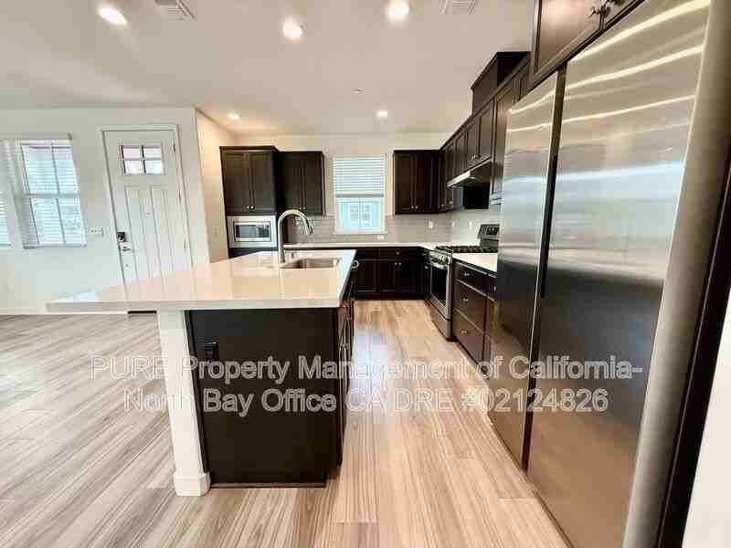 1823 Pico St - Photo 4 of 21