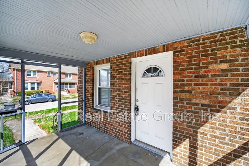 715 E 60th St - Photo 3 of 26