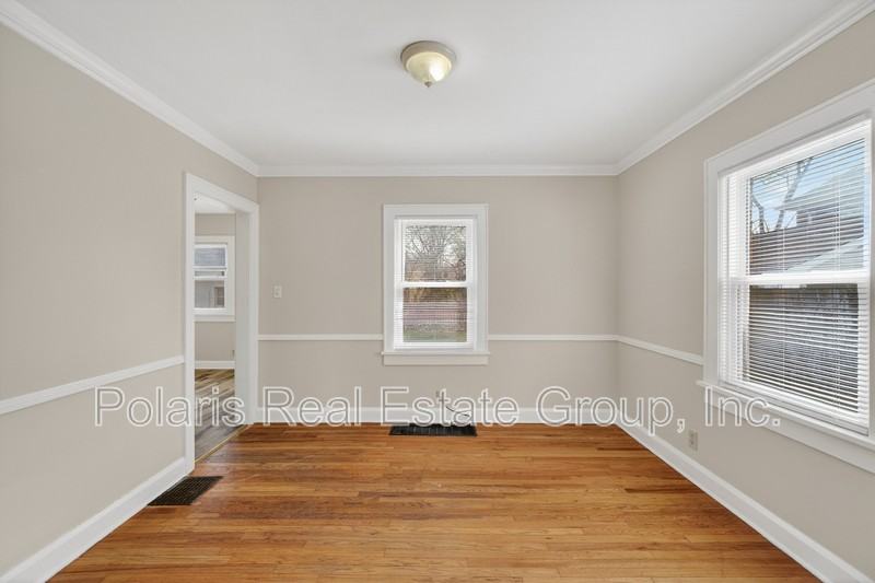 715 E 60th St - Photo 7 of 26