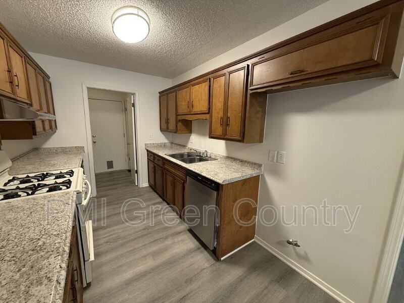 4722 S 72nd East Ave - Photo 6 of 14